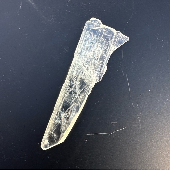 77.45 Carat’s Rough Aquamarine Crystal - Picture 5 of 14